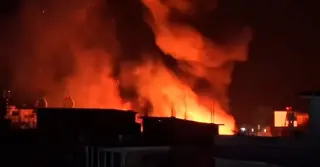 নেত্রকোণার বড় বাজারে আগুন, পুড়ে গেছে ৬ দোকান
